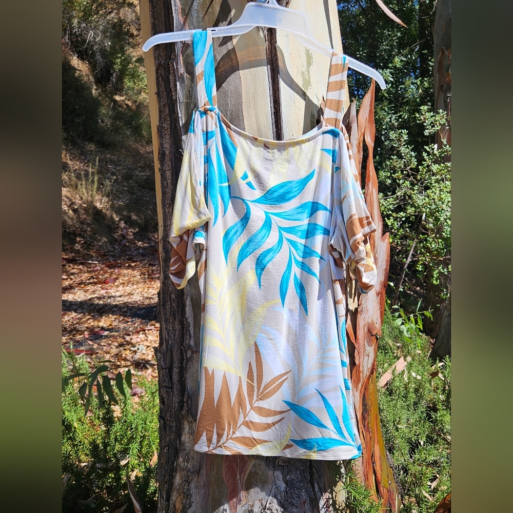 JM Collection Island Print Top - Picture 2 of 6